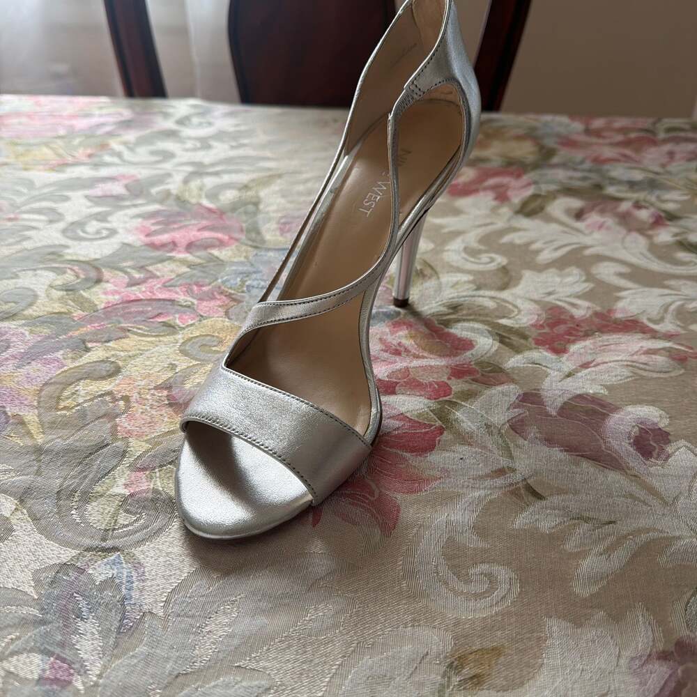 Nine West Silver Heels Sandals size 8.5